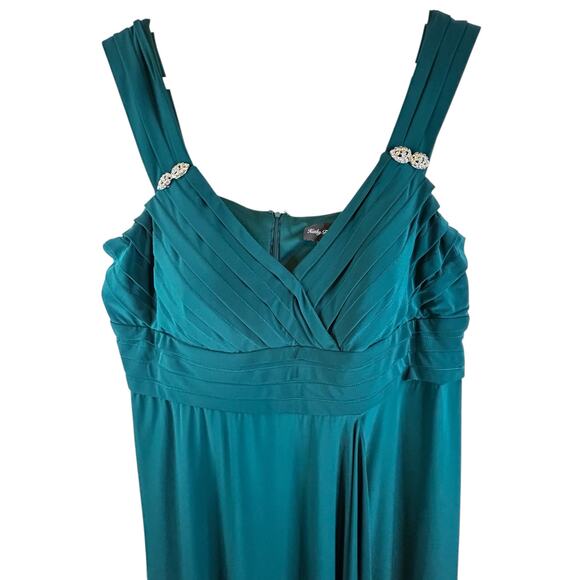 Beautiful Teal Plus Formal Evening Gown - Size 20W - Picture 9 of 15